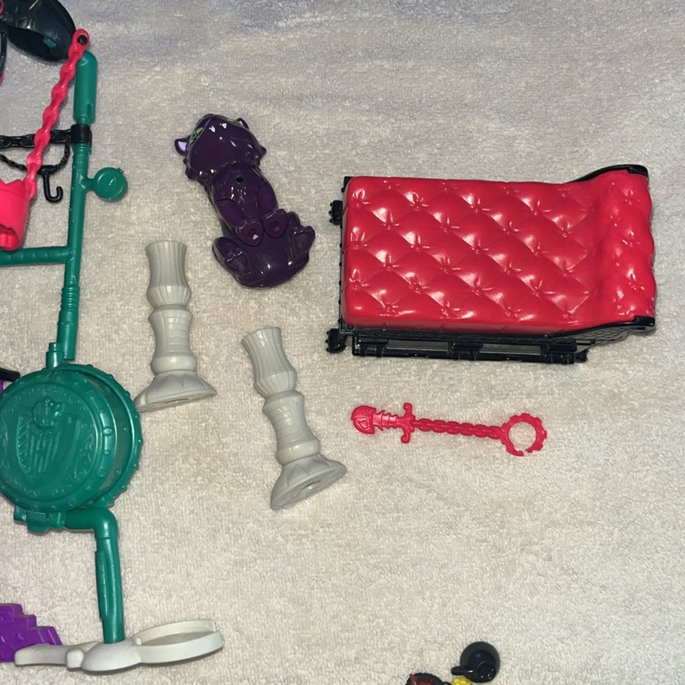 Monster High Dollhouse Furniture Set - Picture 8 of 11